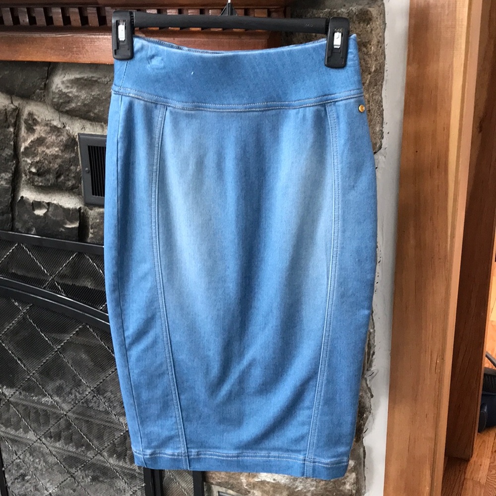 Pencil stretchy jean looking skirt, S size